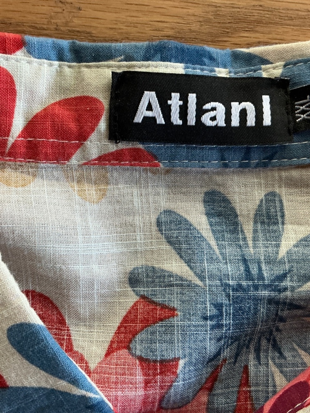 Mens Hawaiian Shirt - Picture 2 of 3
